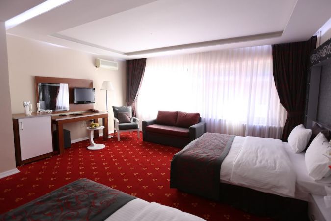 THE APPLE PALACE OTEL