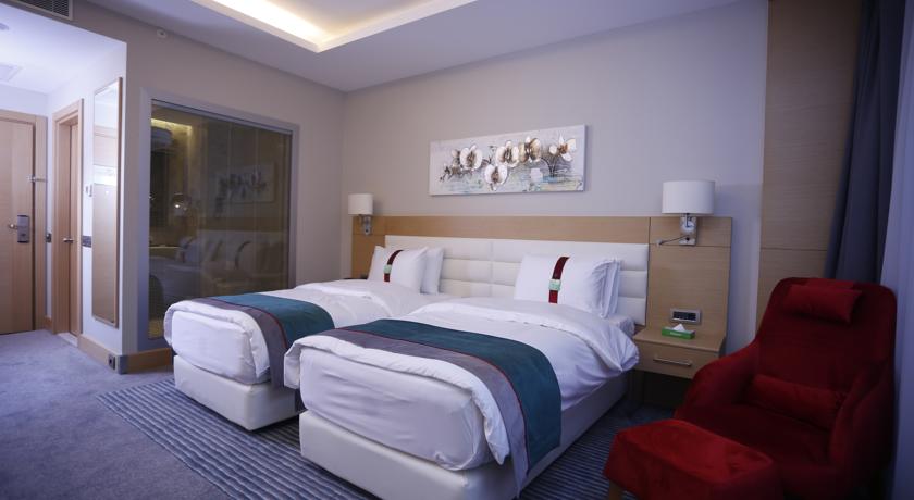 HOLIDAY INN ÇUKURAMBAR