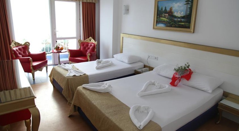 KRİSTAL BEACH HOTEL