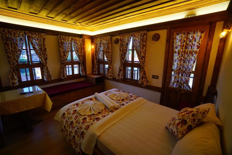 ÇEŞMELİ KONAK GARDEN