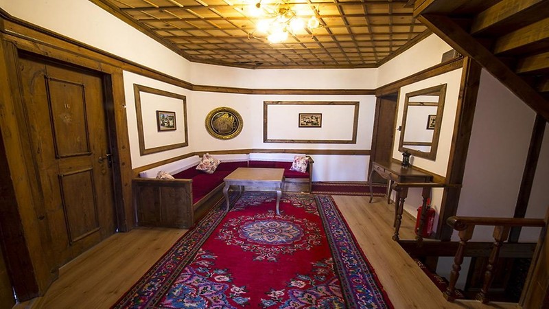 ÇEŞMELİ KONAK GARDEN