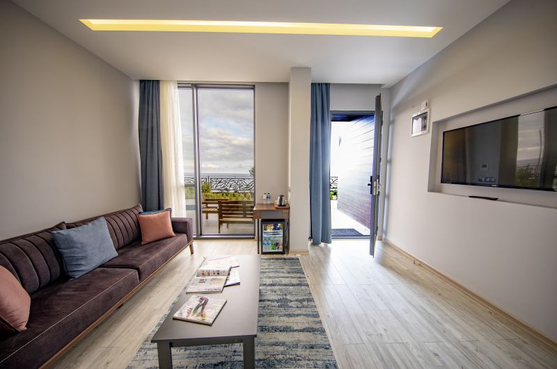 PEERLESS RESORT HOTEL