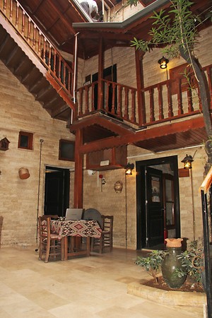 ZEYNEP HANIM KONAĞI