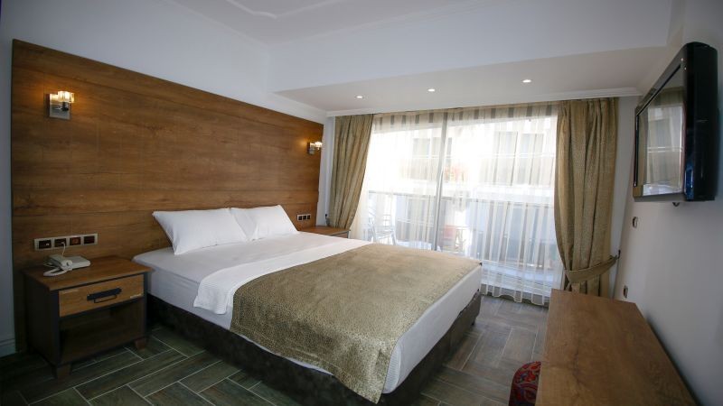 AURASİA BEACH HOTEL