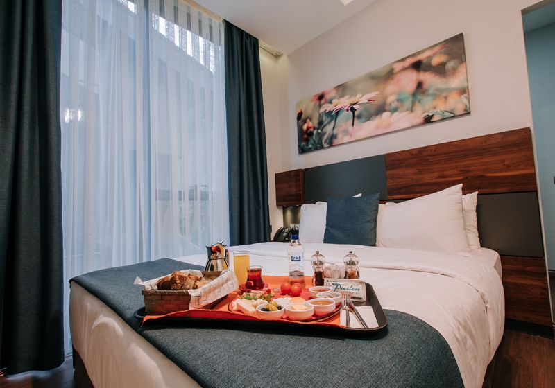 PEERLESS RESORT HOTEL