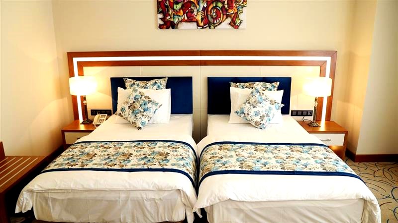 YOL İŞ HOLİDAY OTEL TRABZON