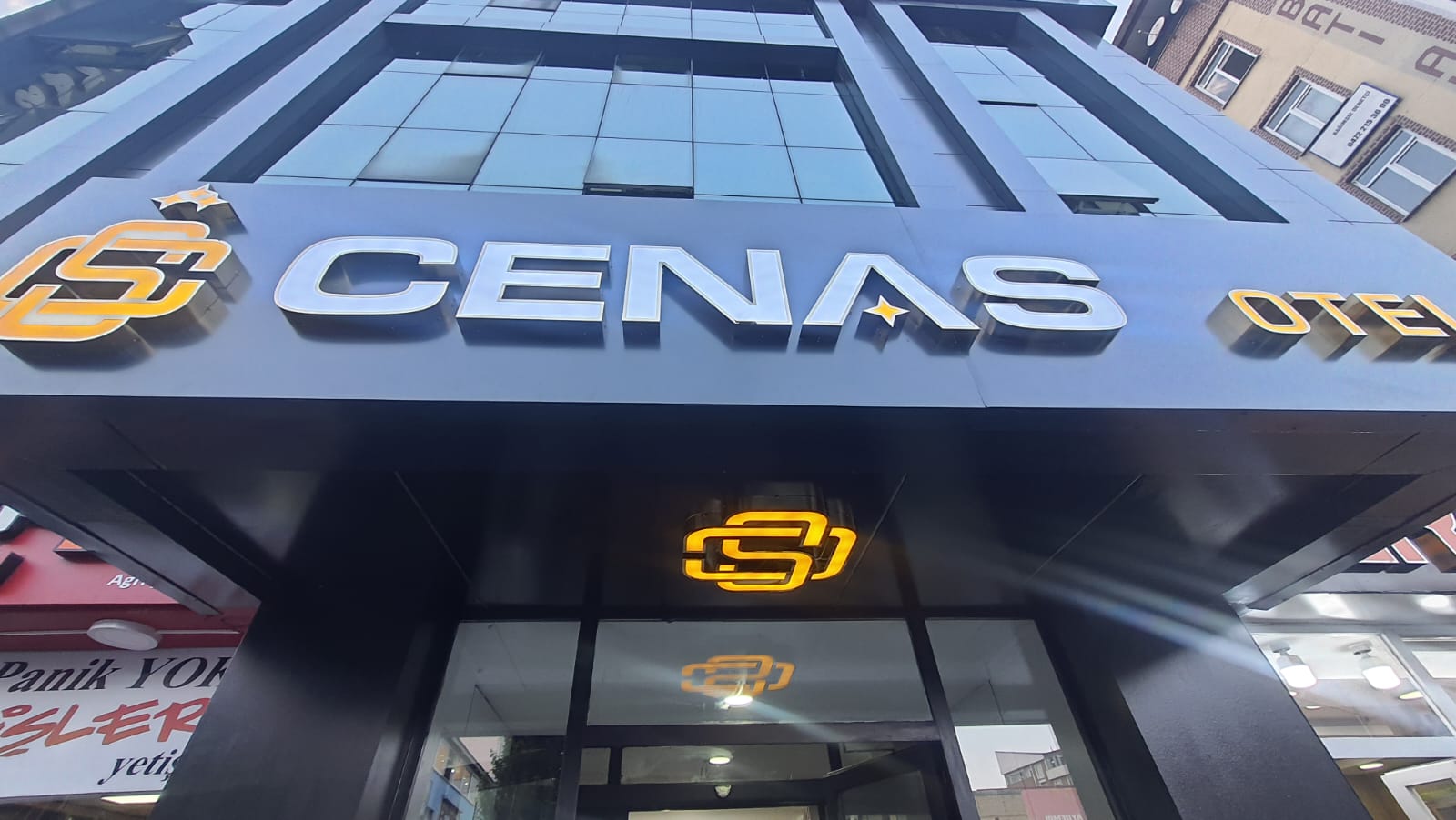 Cenas Otel