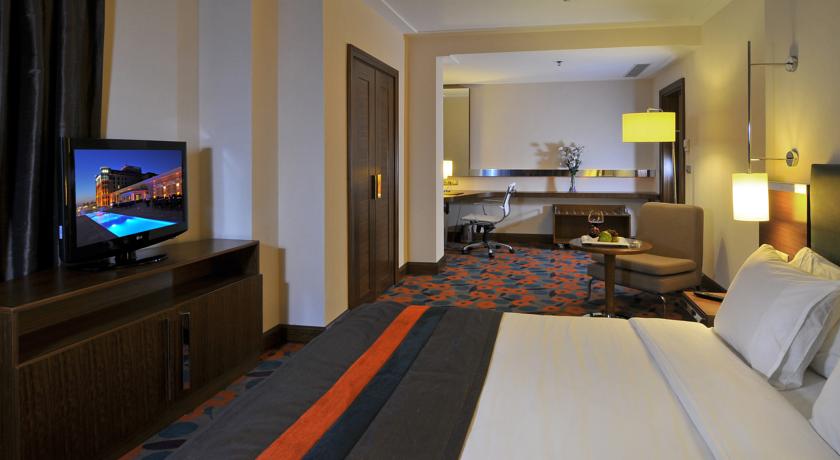 DOUBLETREE BY HILTON VAN