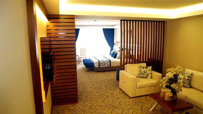 YOL İŞ HOLİDAY OTEL TRABZON