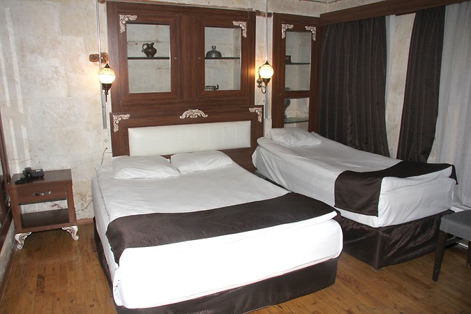 ZEYNEP HANIM KONAĞI