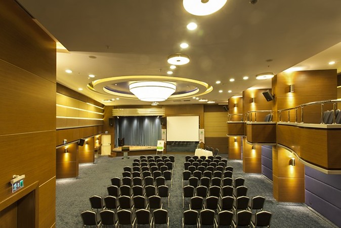 HOLİDAY İNN ANKARA KAVAKLIDERE